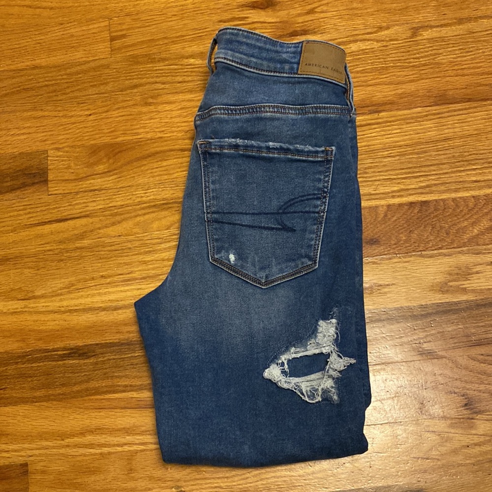 Distressed High rise American Eagle Jeans size 4-XShort